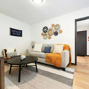 https://pet-friendly-butler-st-apt-with-private-entrance.hotels-in-pittsburgh.com